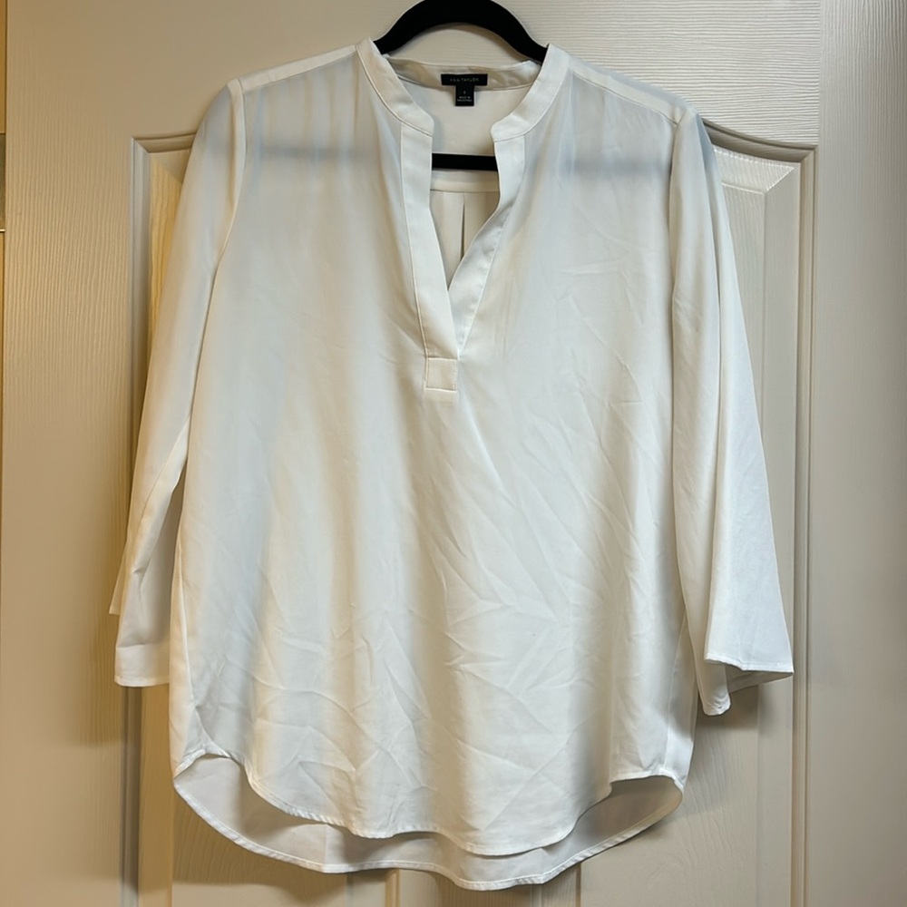 Ann Taylor size small cream/off white blouse